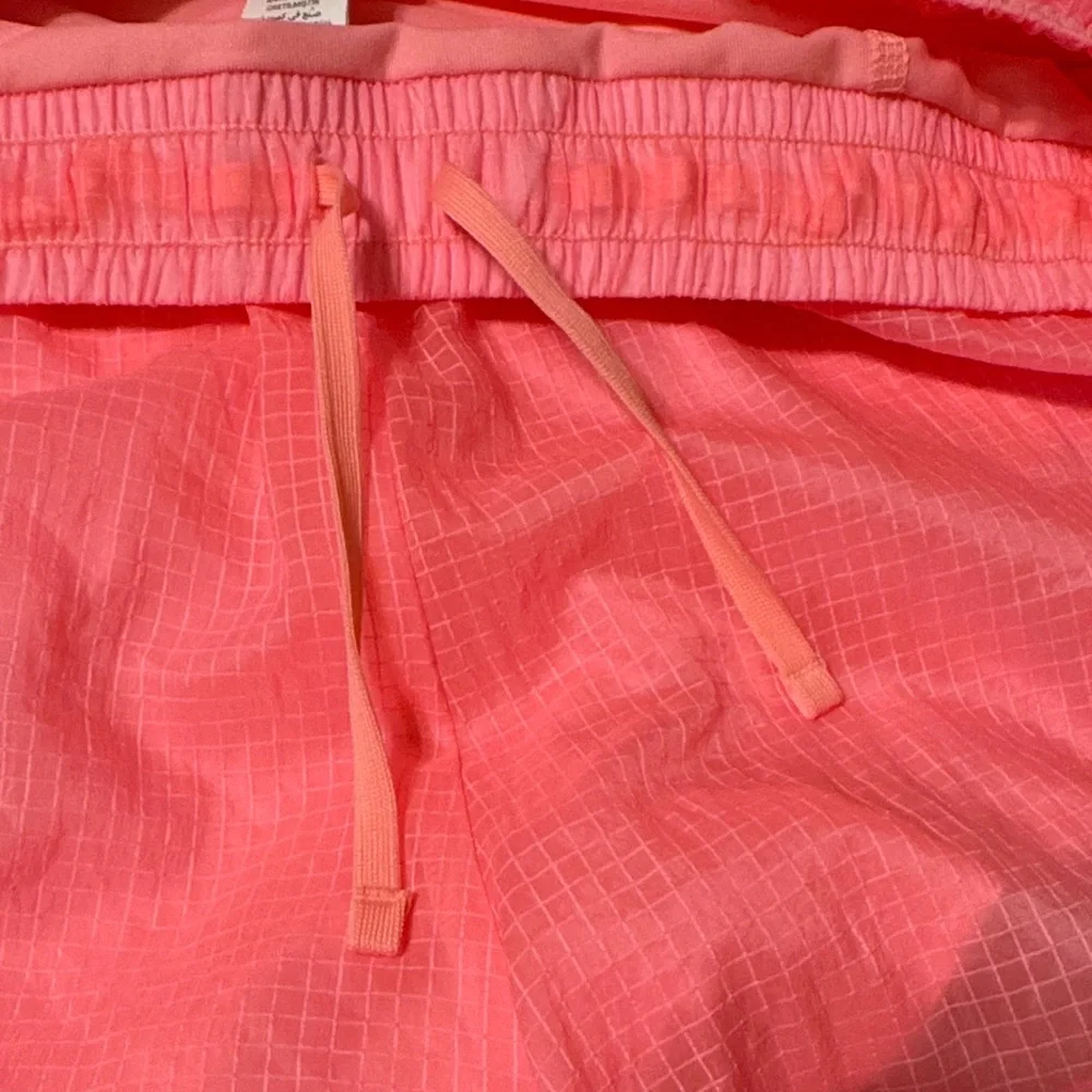 Alo Yoga Women's Game Time Neon Pink Bubblegum Shorts - Picture 7 of 12